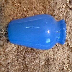 💙 Vintage Blue Milk Glass Bud Vase – Small Decorative Vase